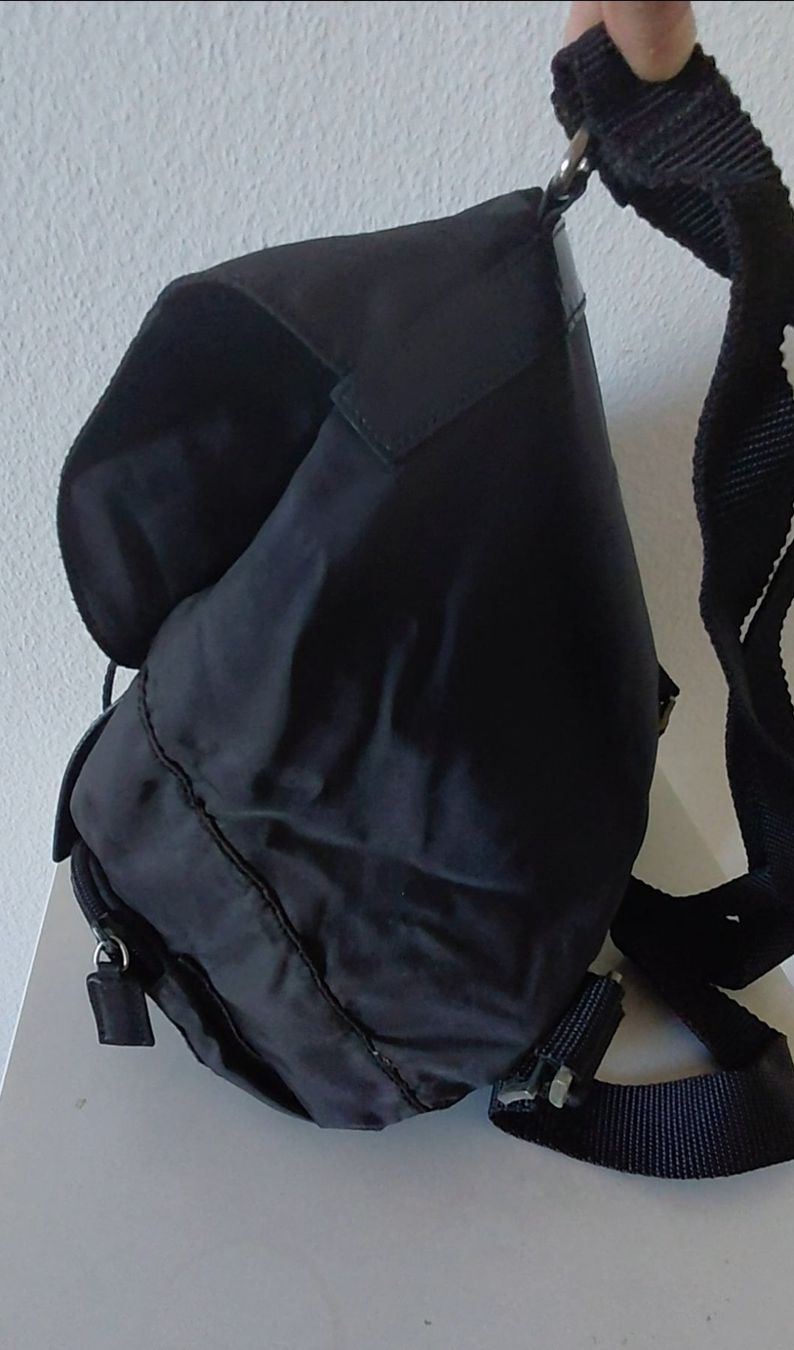 Prada Zaini: Prada Mini Rucksack Schwarz Nylon – Usato da Horgen venduto da zur_jq85 2
