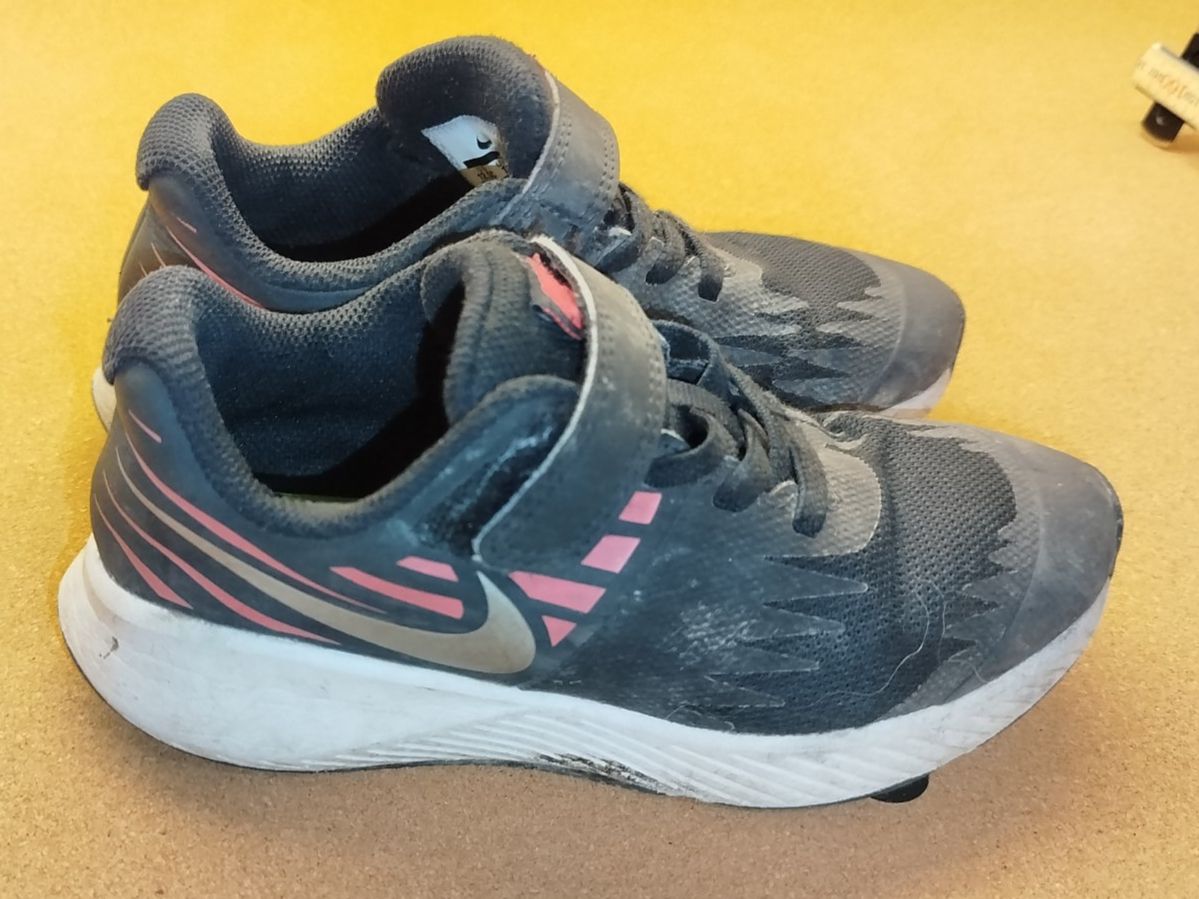 Nike Scarpe per ragazzi: Nike Star Runner Kinderschuhe, Grösse 30 – Usato da Oberhofen am Thunersee venduto da jojozurich 2
