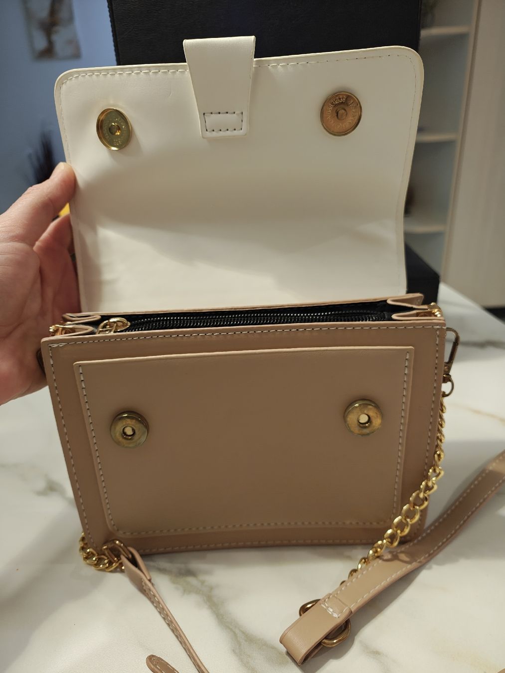 Borse da donna: Handtasche, beige/weiss mit Goldkette – Usato da Rütihof venduto da iva_2yts 4