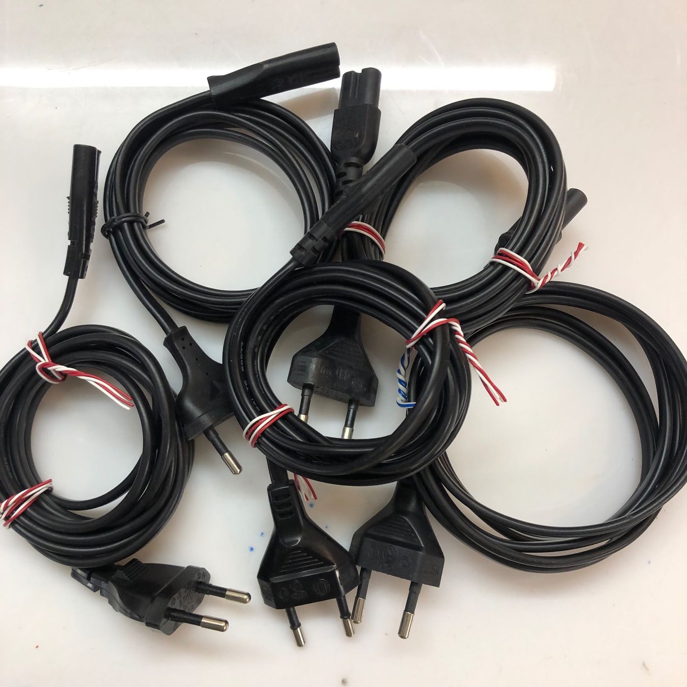 Cavi: Euro-Netzkabel, Apparatekabel, Netzanschlusskabel – Usato da Neerach venduto da Arbimus 2