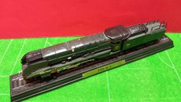 " STANDMODELL “ DAMPFLOKOMOTIVE  mit OVP und Schiene