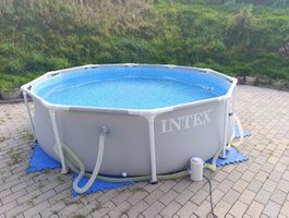 Intex Frame Pool rund mit Filterpumpe und Zubehör