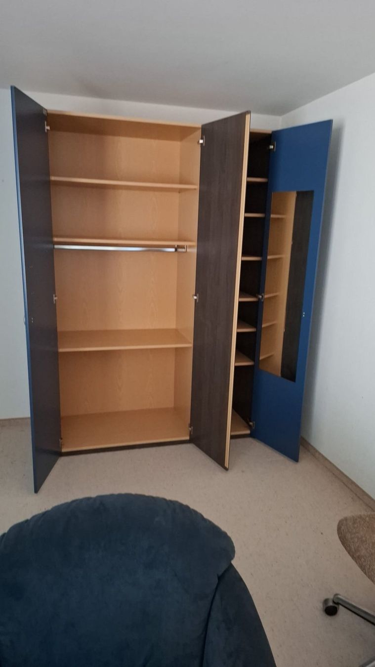 Armoires: Wand- oder Kleiderschrank (215x150x60cm) – D'occasion à Wettingen par huitzilopostli 1