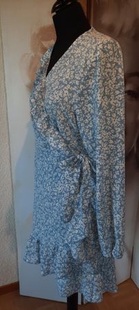 🌿 Wickelkleid Gr. 42 Hellblau mit Weißem Blumenmuster somme