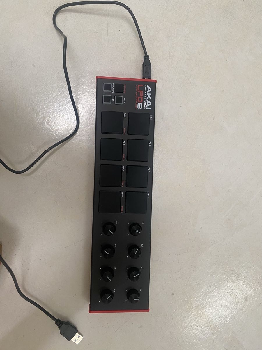 Akai Strumenti musicali: Controller Pad AKAI LPD8 Laptop Pad Controller nuovo – Nuovo e nell'imballaggio originale da Castel San Pietro venduto da plv_xmf8