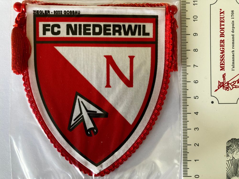 Vintage Fanion/Wimpel FC ANNIVIERS (Neu und originalverpackt) in Gland für CHF 5 – mit Lieferung
