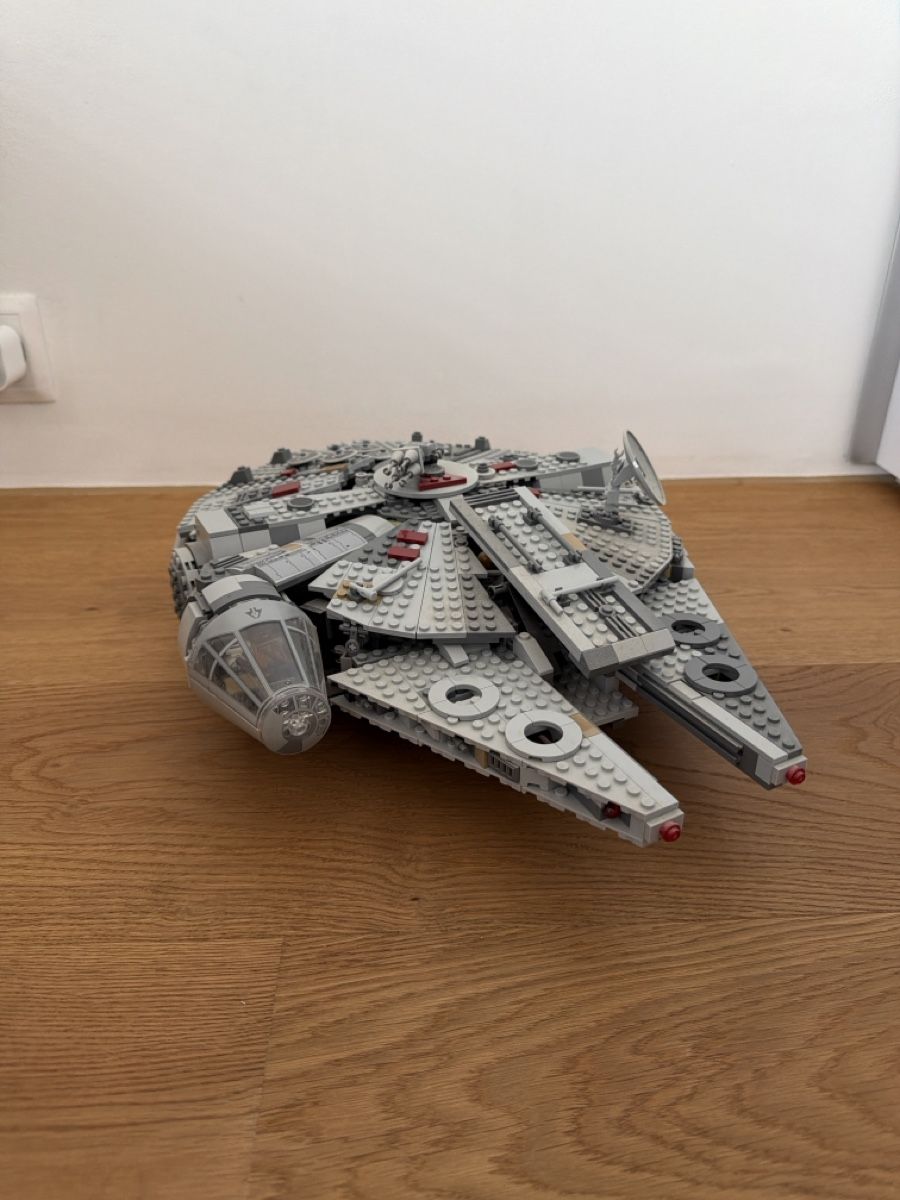 Lego Statuette: LEGO Star Wars Millennium Falcon – Nuovo (secondo la descrizione) da Ennetbaden venduto da Ialbano