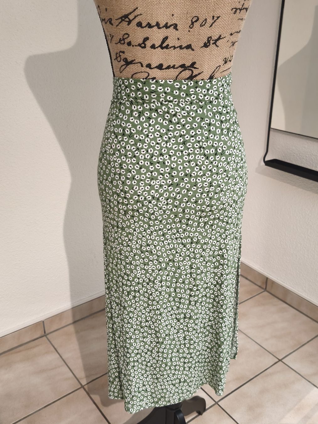 H&M Jupes: Rock H&M geblümt GR 34 /XS – Neuf (Voir description) à Emmetten par SecondhandSiska 2