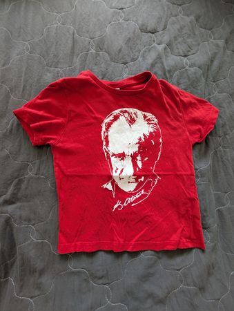 Kinder T-Shirt rot LC Waikiki Grösse 98-104 cm