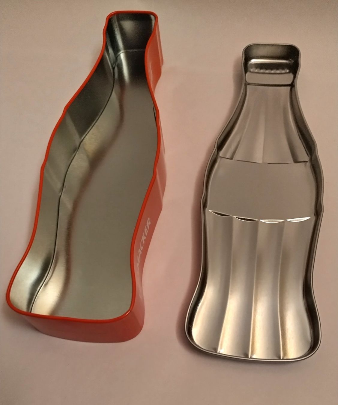 Coca-Cola Altro in Decorazioni & Accessori: Coca-Cola Blechdose "Lip Smacker" Flaschenform ab Fr. 7.- – Usato da Bellach venduto da JingleJerry 3