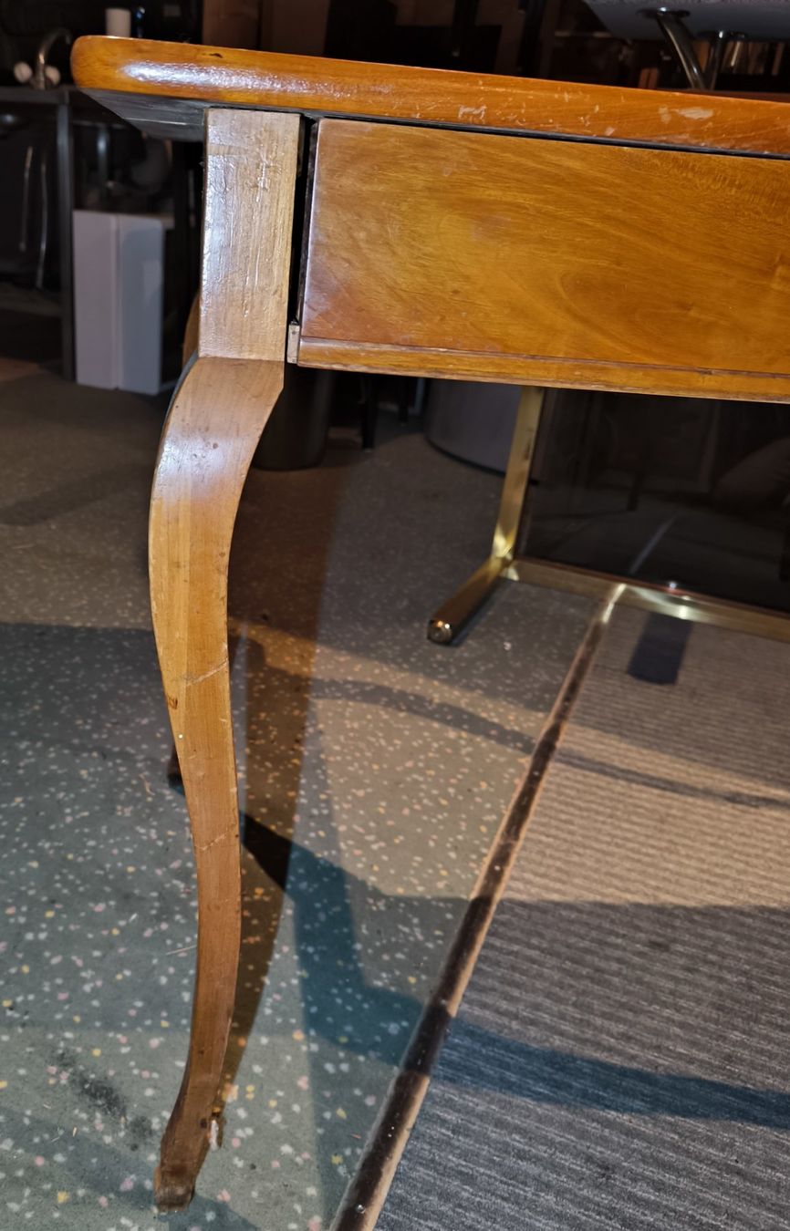 Tavoli: Antiker Tisch mit 1 Schublade Beine gebogen Buche – Usato da Rorschacherberg venduto da snOOpydOg11 6
