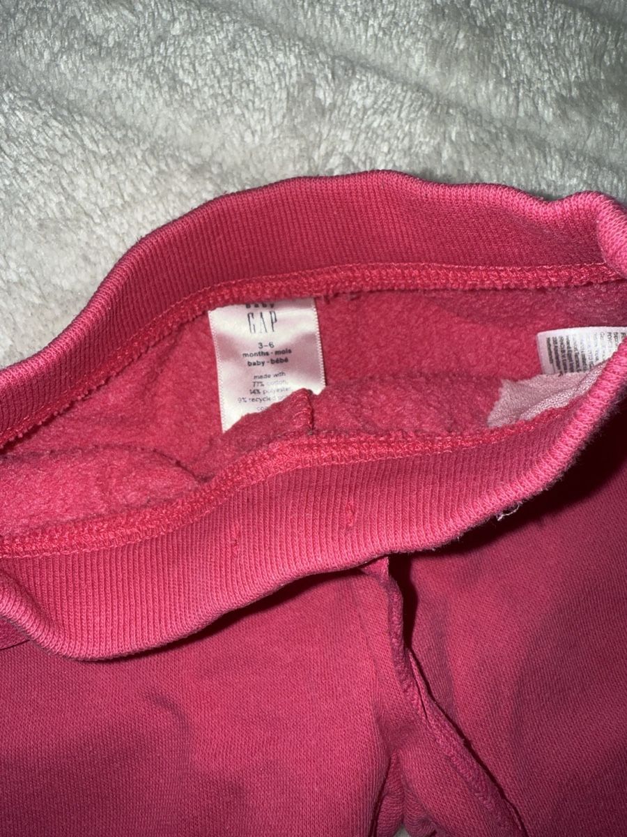 Gap Pantaloni: GAP Jogginghose in grosse 3-6 Monate – Usato da Aarburg venduto da Da-Lila 1