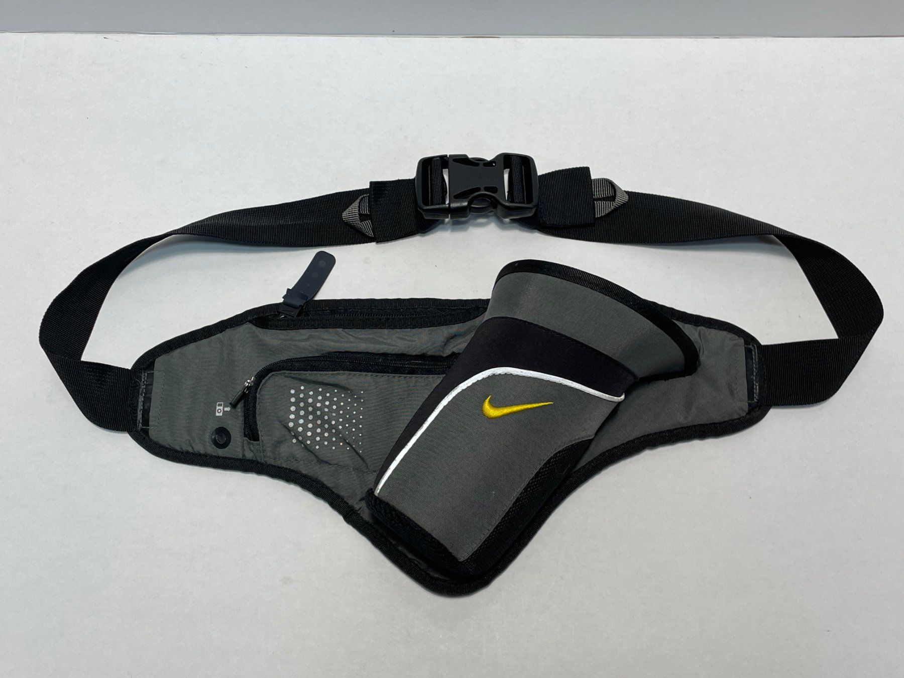Nike Borse: Vintage Y2K Nike Running Baumtasche – Usato da Zürich venduto da le_souk