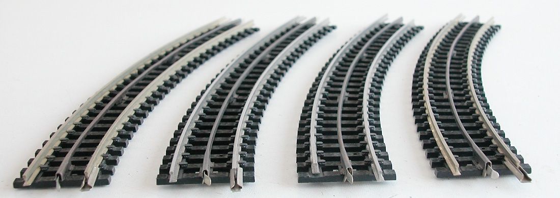 Trix Modelleisenbahnen: Trix 10 Gleisstücke gebogen Spur H0 – Gebraucht aus Oberwil BL von Klang 2