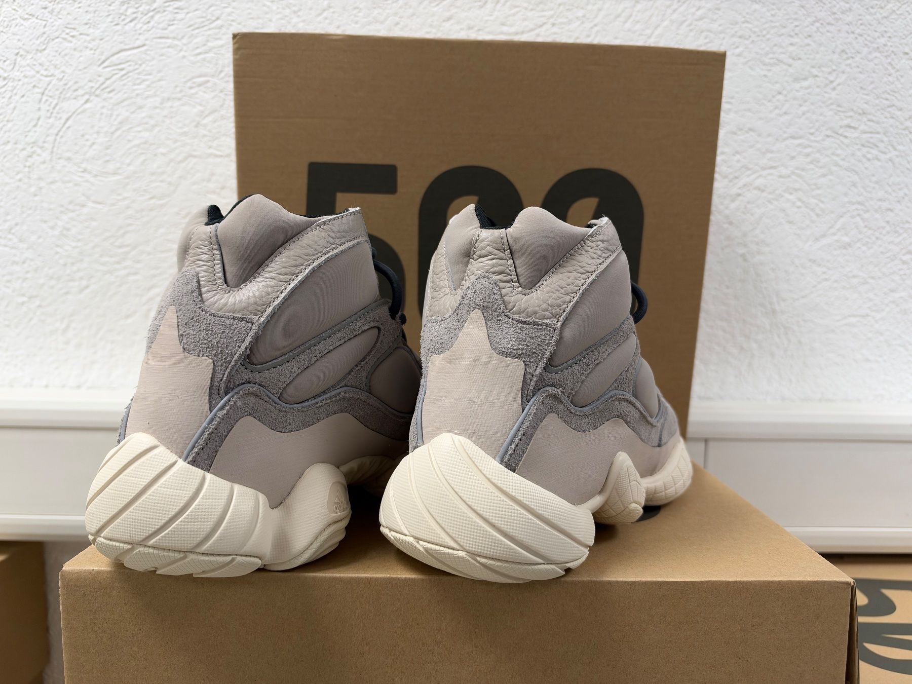 Adidas Scarpe da uomo: Yeezy Adidas 500 – Nuovo e nell'imballaggio originale da Sion venduto da min_7ffp 2