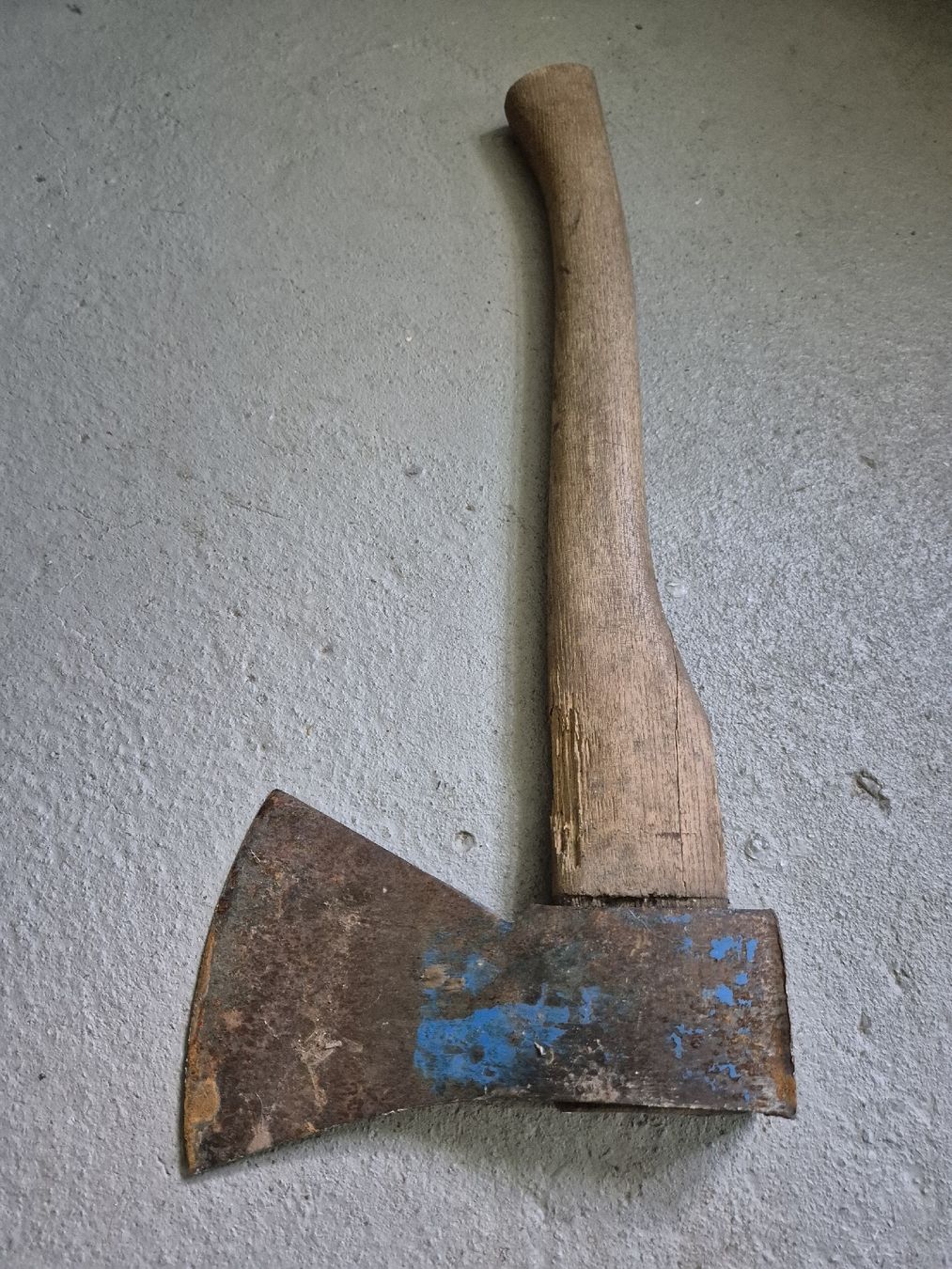 Tous les outils: 2 Beile mit Holzstiel gebraucht – D'occasion à Wimmis par Tigi37 2