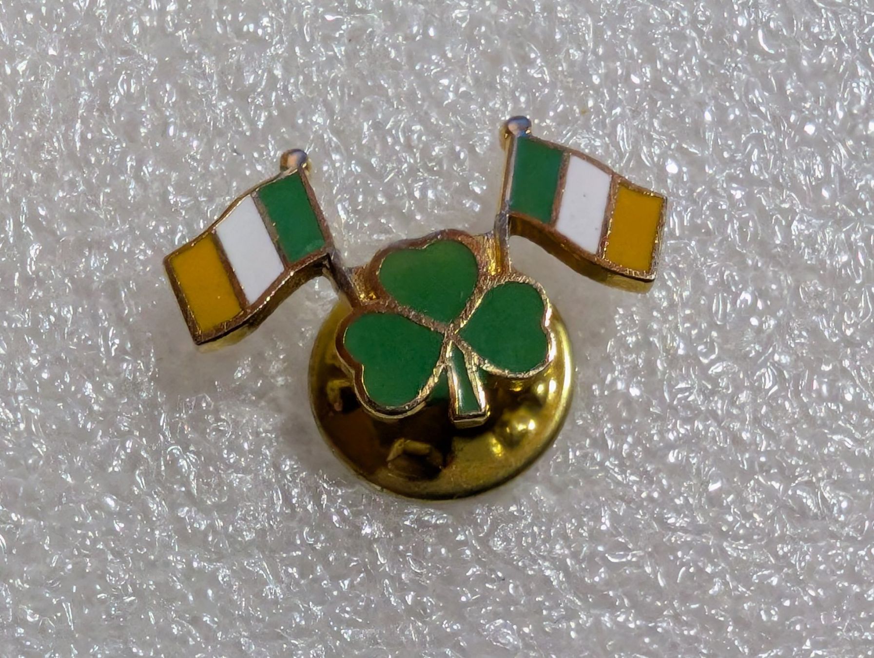 Plaketten & Abzeichen: Ansteckpin 147: Irland – Gebraucht aus Oppligen von Pin-Fall-Shop