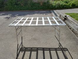 Marktstand / table pour le marché