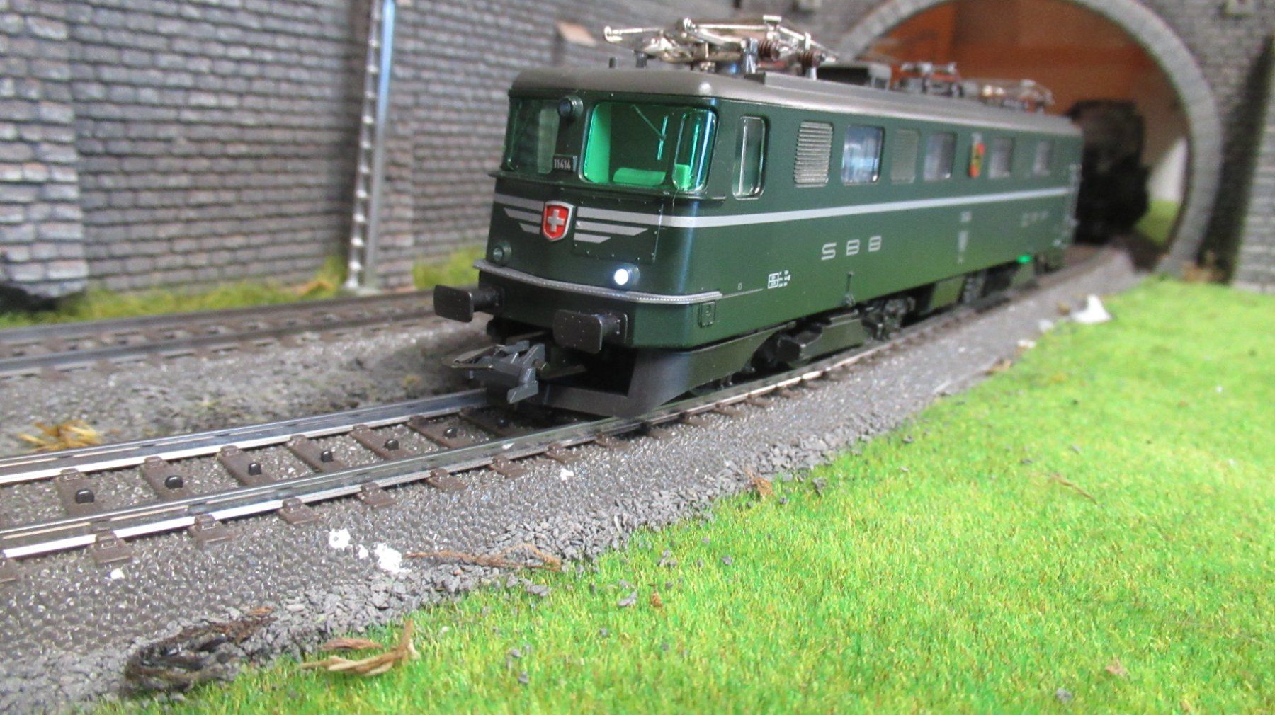 Märklin Modelleisenbahnen: Märklin Ae 6/6 "Bern"  Digital MFX platine LED – Neu (gemäss Beschreibung) aus Martigny von nevada98 5