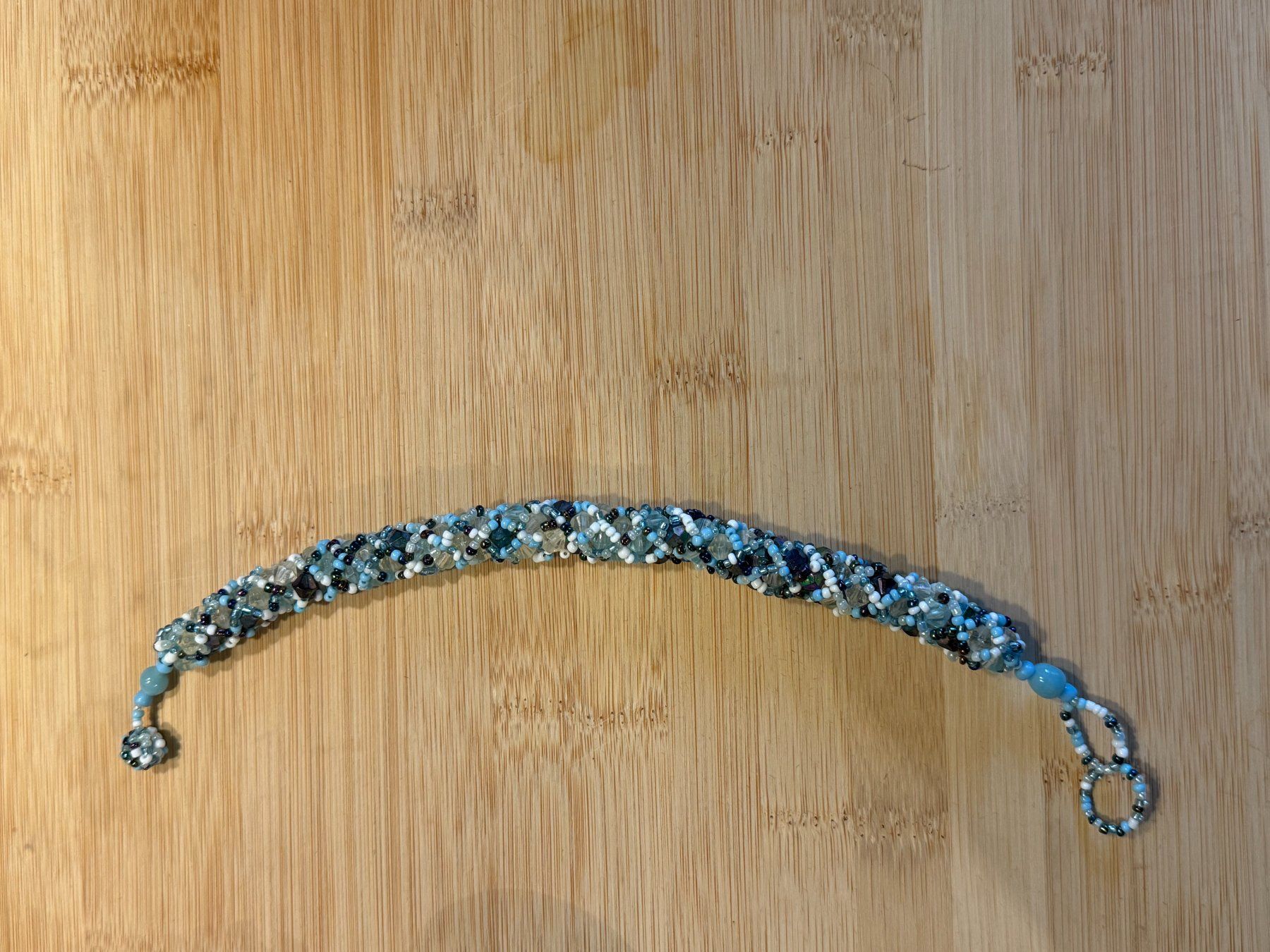 Armbänder & -reifen: Armband Handgemacht Perlen blau weiss – Gebraucht aus Basel von zukk_ 1