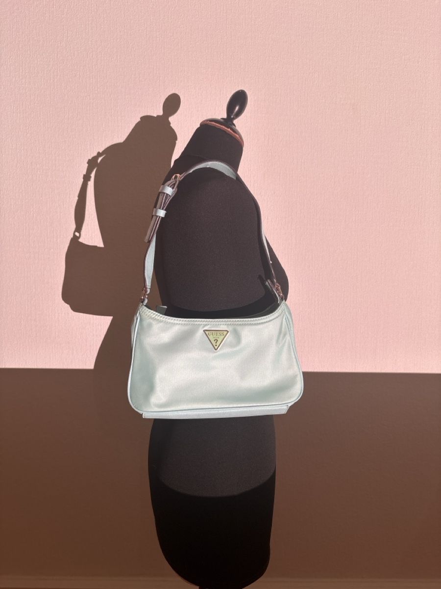 Guess Taschen für Damen: Sac guess neuf bleu clair – Neu (gemäss Beschreibung) aus Lausanne von zoe_9b9v