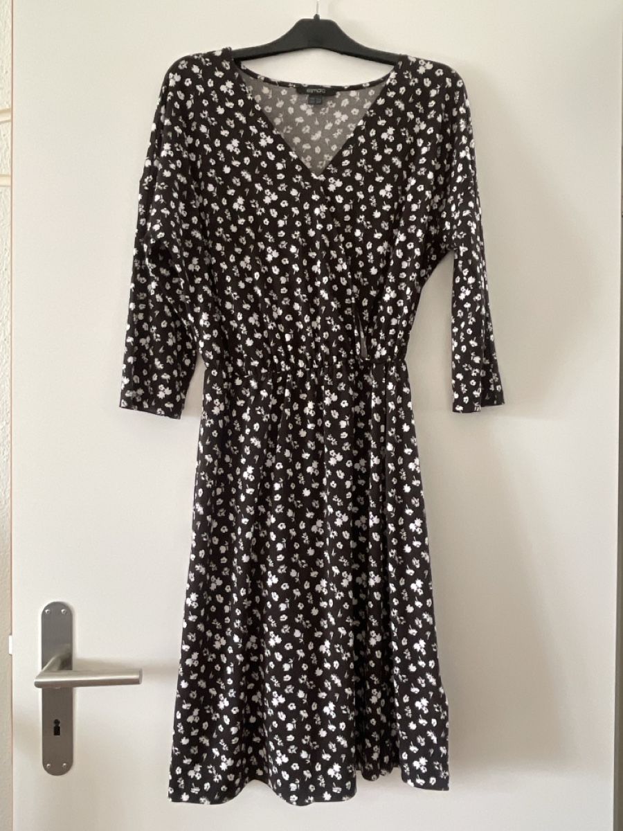 Vestiti: Kleid mit Blumen, Wickeloptik, Gr. 36/38 – Usato da Rapperswil SG venduto da Jule1410
