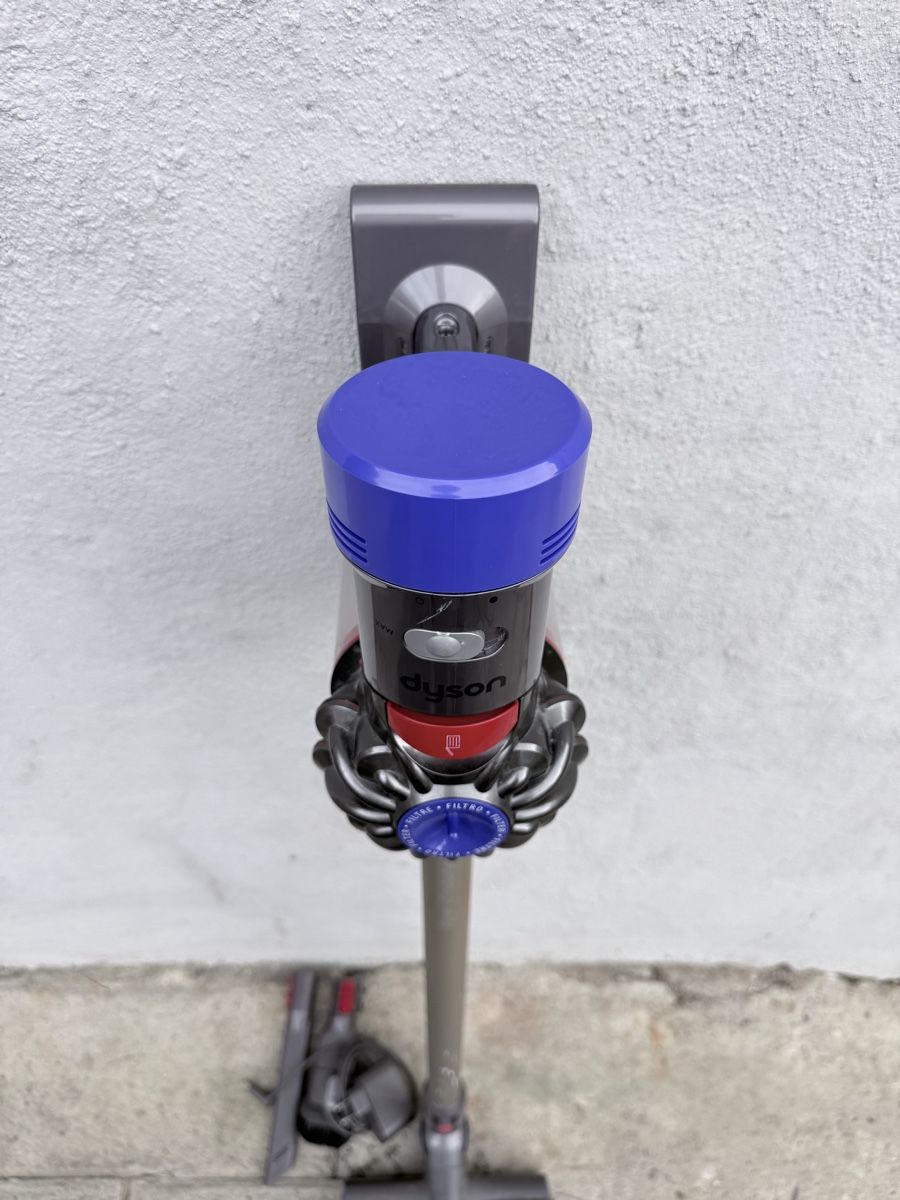 Dyson Aspirapolveri & Accessori: Dyson V8 Motorhead Akkustaubsauger – Usato da Rebstein venduto da dijana_crgc 2