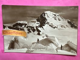 Beim Jungfraujoch. Blick gegen das Berghaus und den Mönch