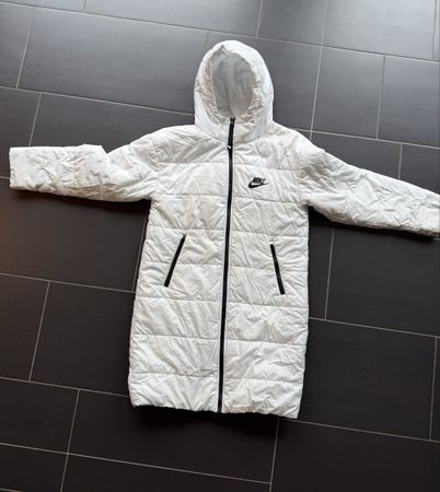 Nike Daunenmantel weiss XS entspricht einem S