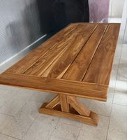 Massiver Teakholztisch.neu