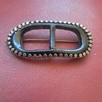 Brosche schwarz mit Metallrand oval Vintage Zustand gut