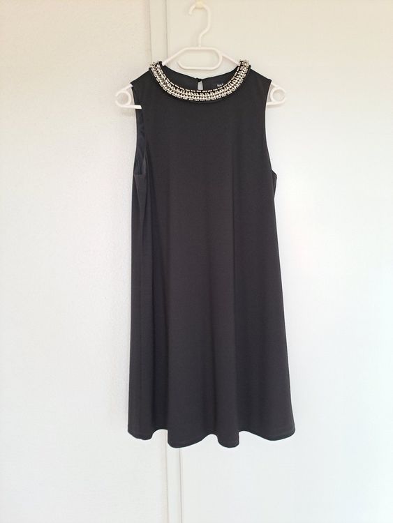 Robe Noire Élégante Taille 40 - En Polyester - Neuve Sans Étiquette - Coupe Classique
