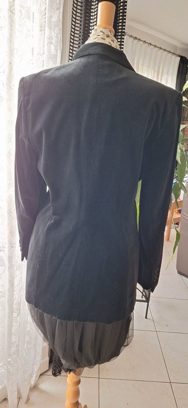 Giacche: Veste noire en velours 40 – Usato da St-Triphon venduto da Jldr0 2