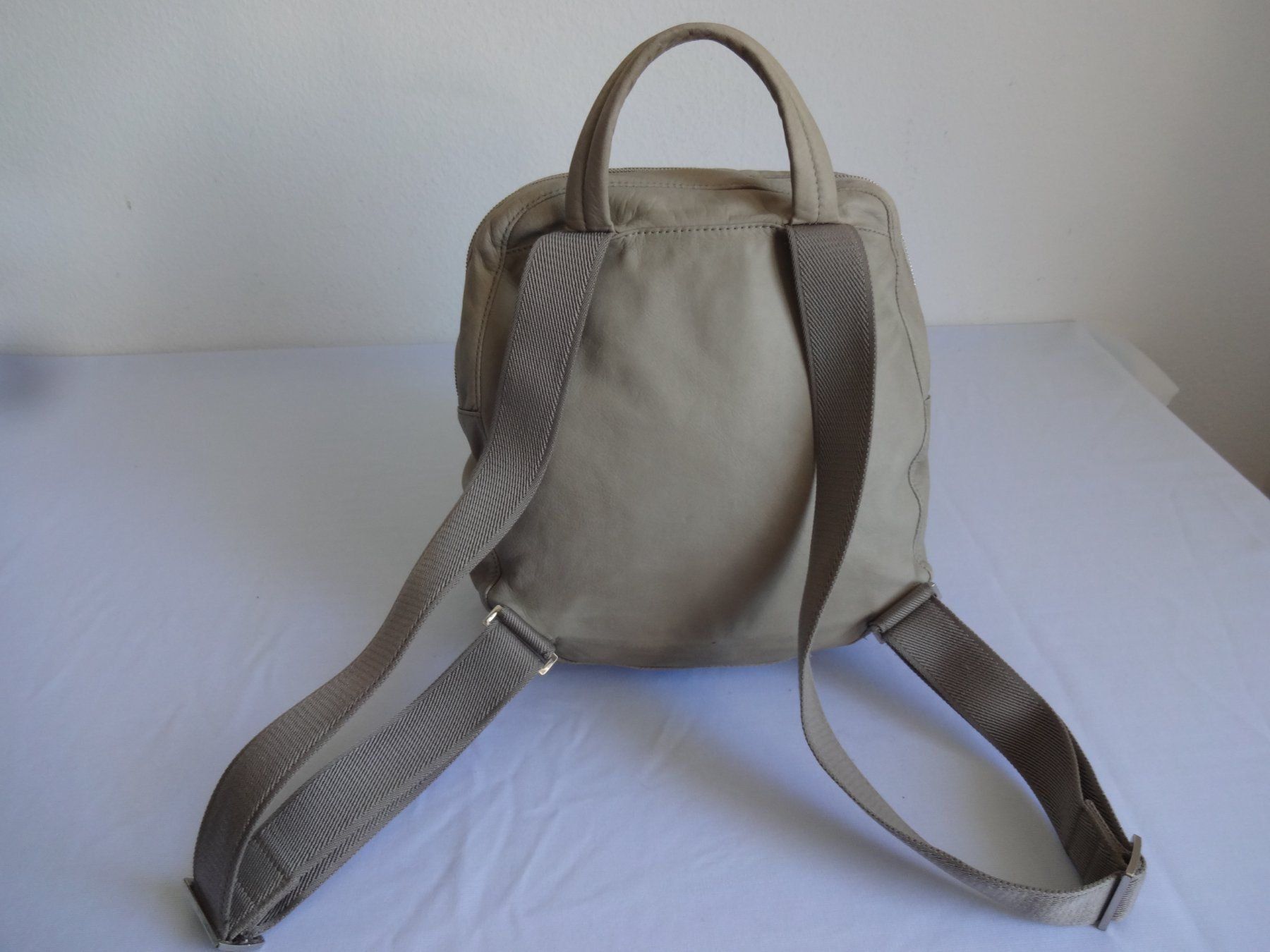Mandarina Duck Zaini: Orig. "" Mandarina & Duck "" Echtleder Rucksack – Usato da Frauenfeld venduto da Jahy 2