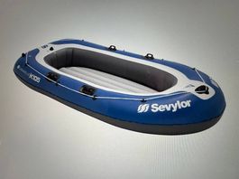 Schlauchboot mit Heckspiegel für Motor & Paddel und Pumpe.