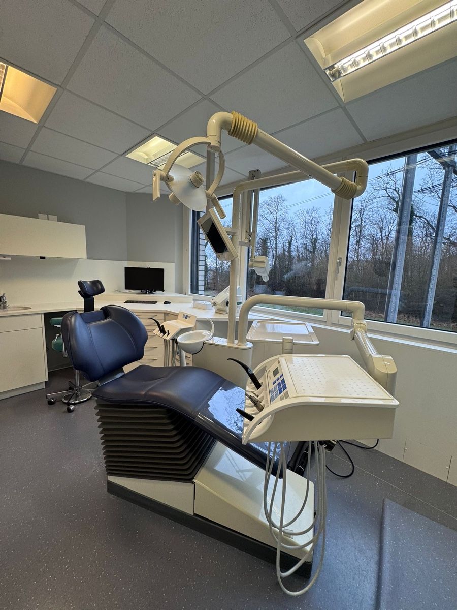 Dentsply Sirona Attrezzature mediche: Behandlungsstühle Zahnarztpraxis – Usato da Adligenswil venduto da cami9219