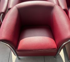 Lots de 5 fauteuils en cuir rouge marque guiliomarelli