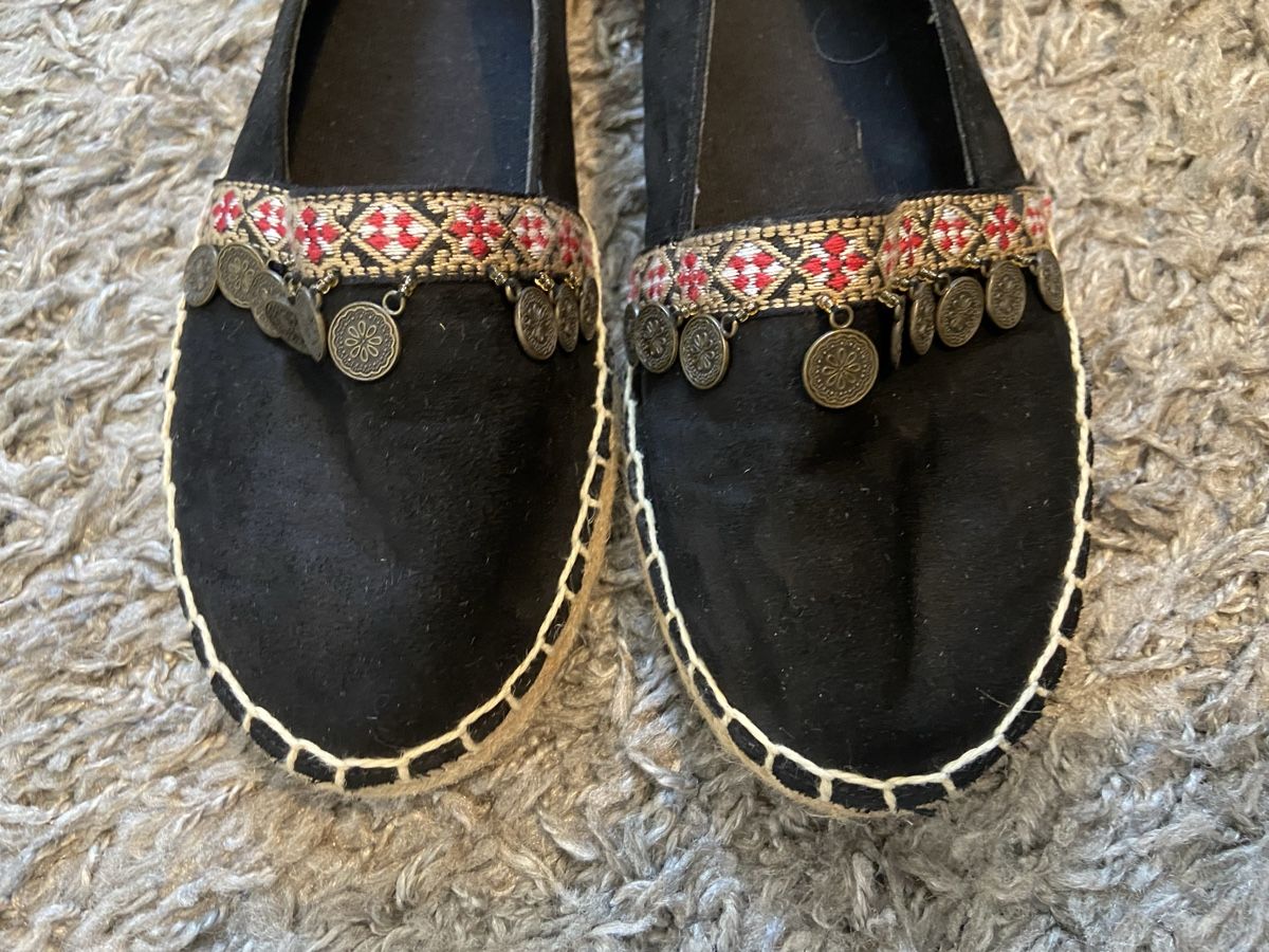 Damenschuhe: Schwarze Espadrilles mit Münzen, Grösse 37 – Gebraucht aus Bern von rah_fpy5 4