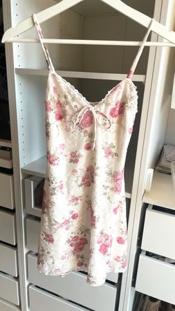 Sommerkleid mit Blumenprint & Spitze, Bershka, XS