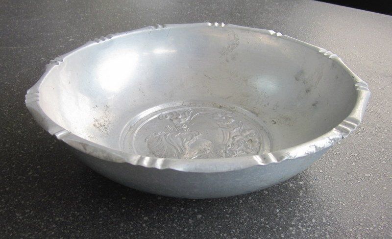 Schalen: Alte Aluminium Schale mit Bildnis einer Dame – Gebraucht aus Bischofszell von raika 1