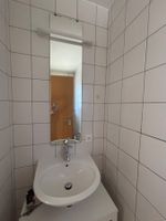 Waschtisch mit Armatur und Wandspiegel guter Zustand