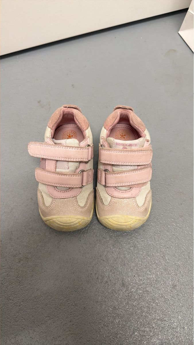Scarpe per ragazze: Kinder Turnschuhe Rosa Gr.22 – Usato da Adlikon b.Regensdf venduto da buf_trw9