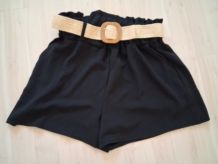 SCHWARZE SHORTS MIT GÜRTEL S