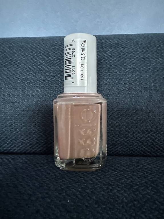 Essie Smalto per unghie: Essie Nagellack Spin the bottle 312 – Usato da Geuensee venduto da jes_9xyk