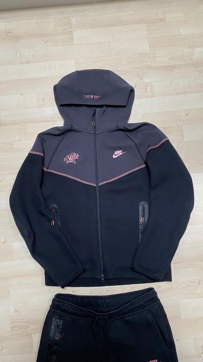 Giacche: Nike Tech Fleece Windrunner x Central Cee Syna World – Usato da Bremgarten AG venduto da Onixplace 1