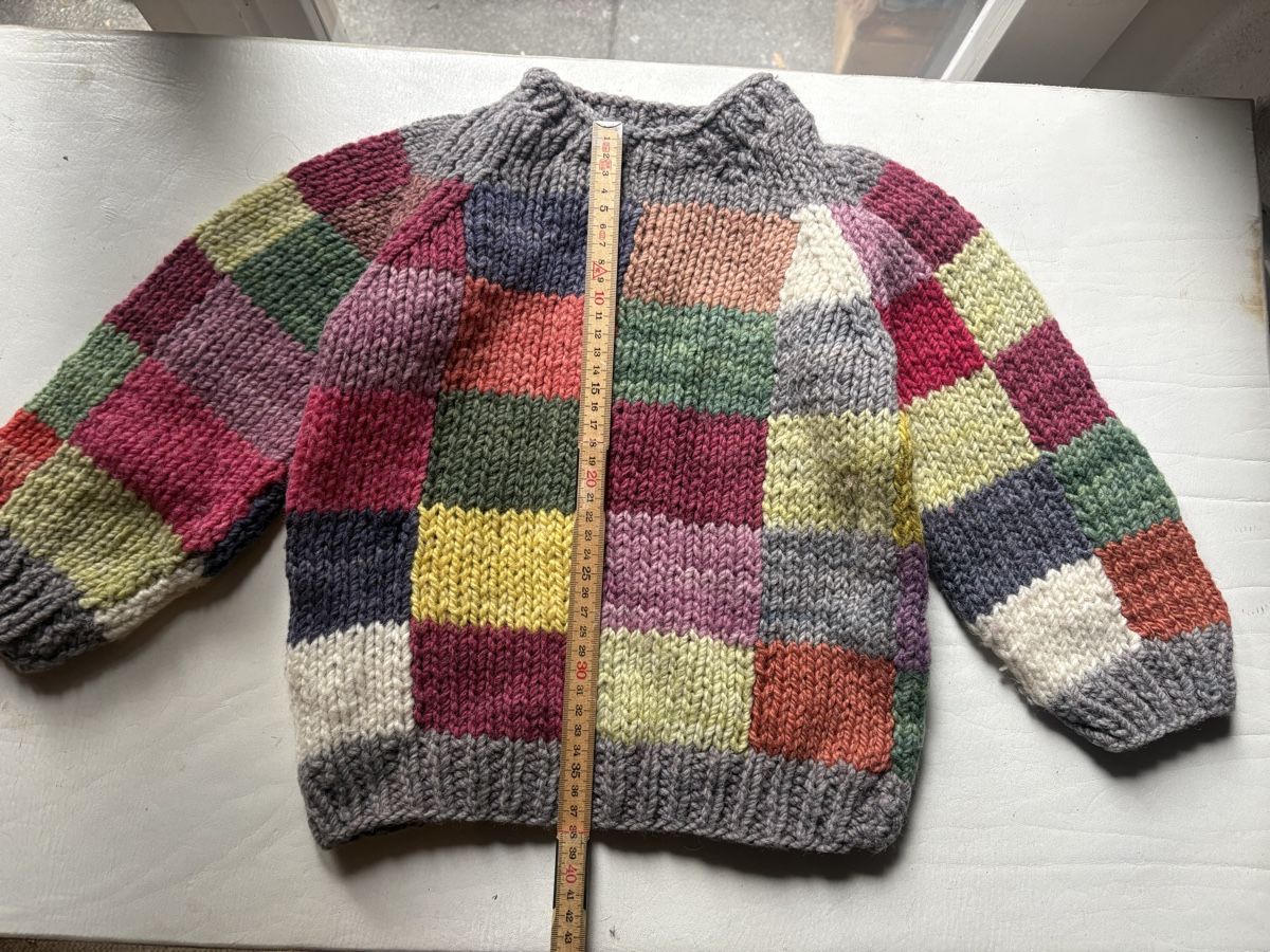 Maglioni & Felpe: Handgestrickter Kinderpullover aus pflanzengefärbter Wolle – Usato da Dietikon venduto da Tantantee 3