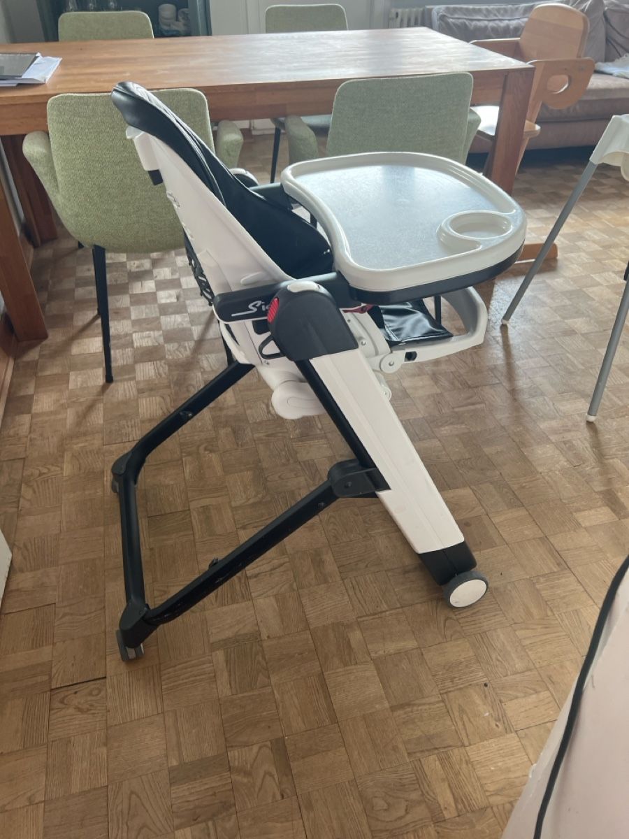 Peg Perego Chaises hautes: Hochstuhl mit Tablett und Gurten gebraucht – D'occasion à Liebefeld par tamara.kuepferh 1