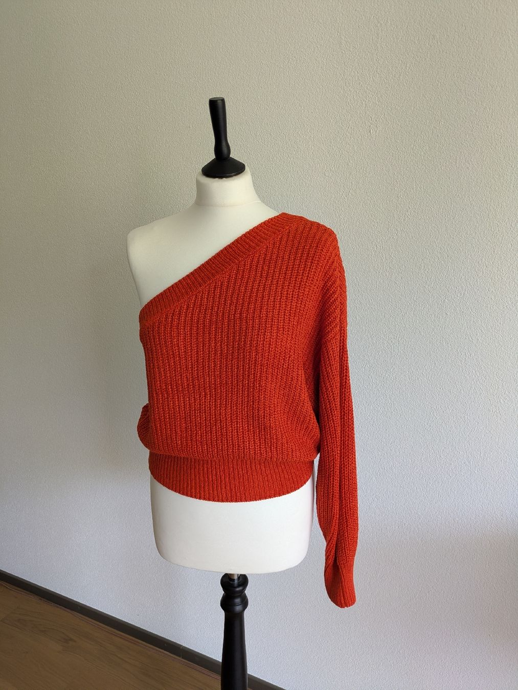 Zara Maglioni & Felpe: Asymmetric cute sweater – Usato da Zürich venduto da cam_yl6c