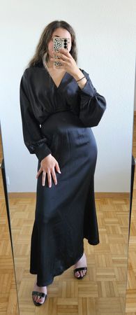 Robe de soirée noire NEUVE encore avec l'étiquette 