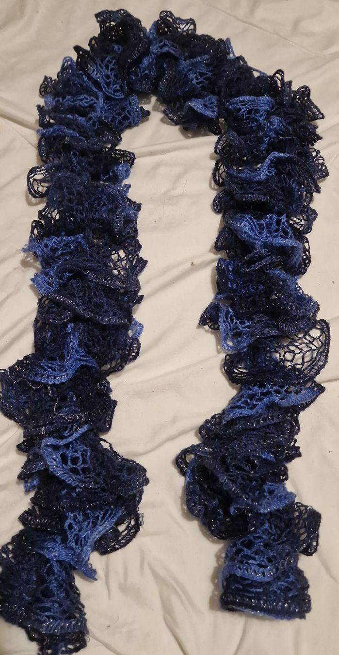 Foulard & Sciarpe: Écharpe bleu marine, fais main – Usato da Reconvilier venduto da mulan22